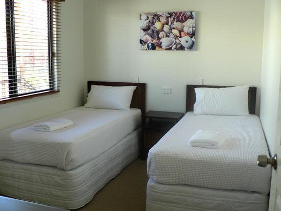 Tin Can Bay Marina Villas Екстериор снимка